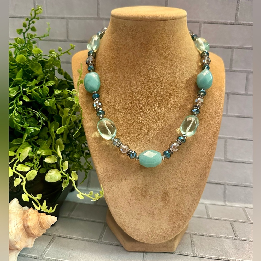 Turquoise & silver acrylic necklace
